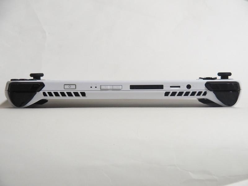 ASUSのゲーミングハンドヘルドPC「ROG ALLY」レビュー ?重量約608gで